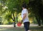 De la coșuri portabile, la trasee permanente și echipă la Mondiale. Ce e disc golf-ul și cum s-a dezvoltat în România